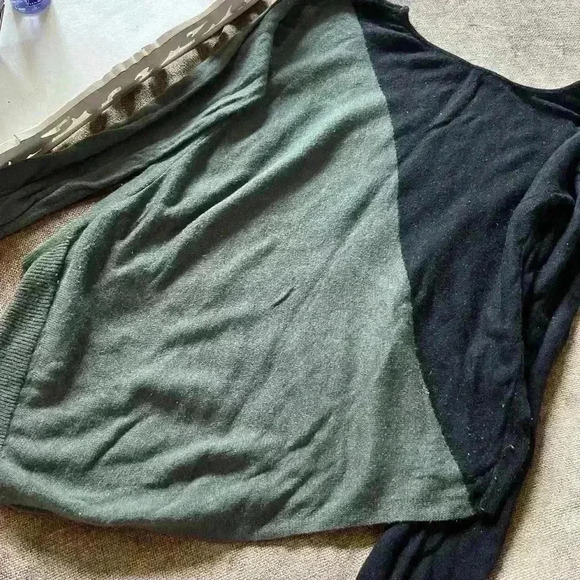 The Limited XS Green & Black Asymmetrical Loose Fit Sweater - Picture 4 of 7